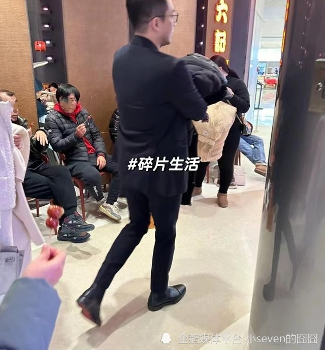 "汪小菲首度亮相家中店铺，示爱与未婚妻亲密巡览：宠爱程度胜过大S"