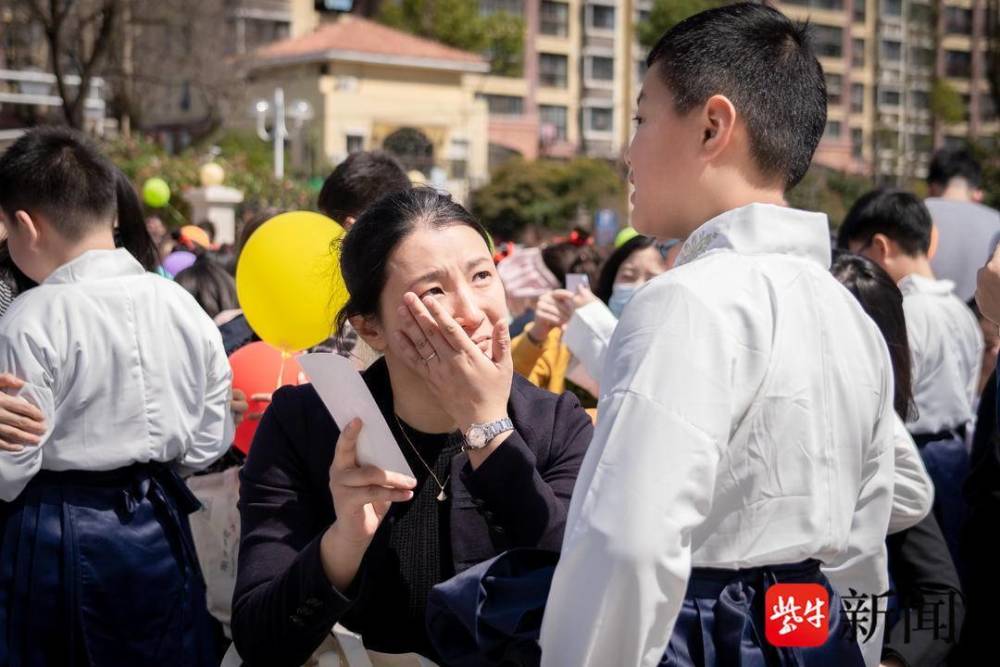 "南师附中江宁分校十年成长庆典：深情揭秘十五载感恩教育，少年智慧大爆发!"