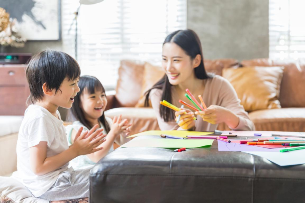 "别再将孩子说脏话视为缺乏教养的借口：揭秘儿童语言发展中的心理奥秘与教育策略"
在标题中，以下几个关键词可以提升信息含量并突出文章重点：
1. 小孩子说脏话：直接明了地表明主题，引起读者的兴趣。
2. 教养观念：强调教育方式、如何培养孩子的良好品行的重要性。
3. 心理学解释：解释为什么小孩子说脏话可能被视为不道德或缺乏教养，并从心理学角度探讨其原因和影响。
4. 另外，提出关于孩子的语言发展阶段以及潜在的心理因素，使得标题更具吸引力。

以下是一个优化后的

"探索小孩儿说脏话背后的心理学机制：从教养观到语言发展的复杂认知之旅"

此标题不仅简洁明了地揭示了本文讨论的主题，也清晰地突出了研究（心理学解释）和文章的核心观点（孩子说脏话并非缺乏教养）。此外，它使用了描述性的词语如"复杂的认知之旅"，暗示了这篇文章是一次深度研究，将会深入剖析这一现象背后的深层心理学原理和策略。这种标题不仅展示了文章的学术价值，也能吸引对教育问题、心理行为发展感兴趣的读者。