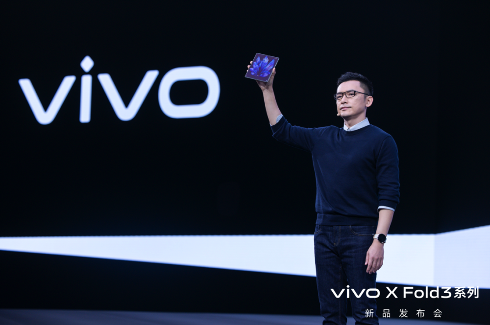 "独具匠心：深入剖析 vivo X Fold3 如何在折叠屏六边形战场独占鳌头，展现卓越性能与耐用性"