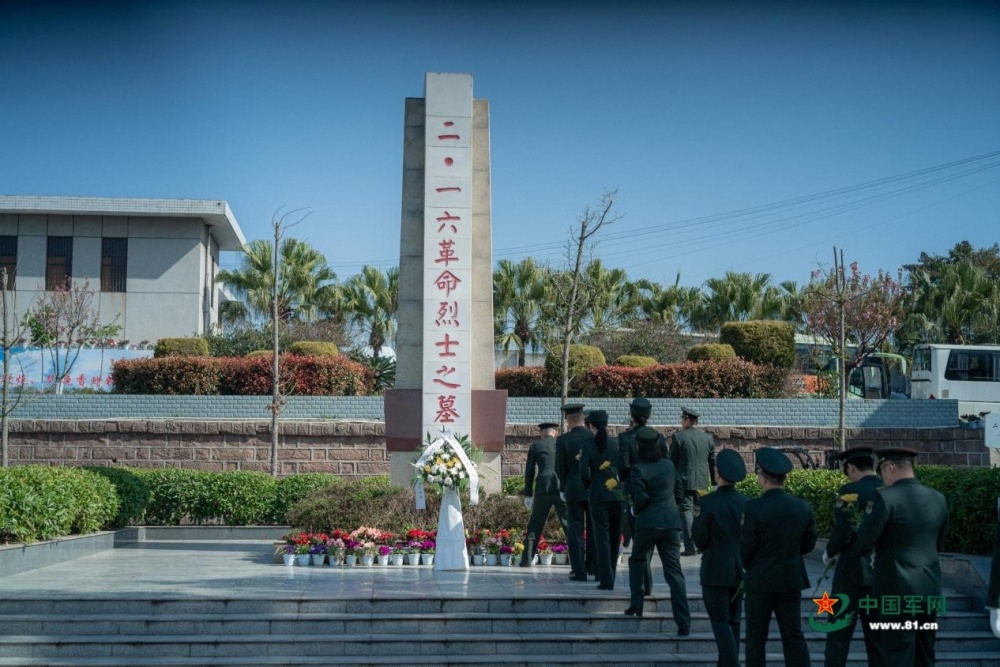 "西宁联保中心驻蓉部队隆重举办悼念英烈活动，致敬无名英雄"