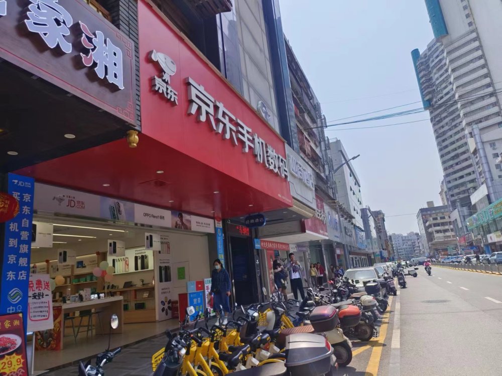 "揭秘二手手机市场的变革：平台商家疯狂扩容，小店利润却压倒性强于新品"