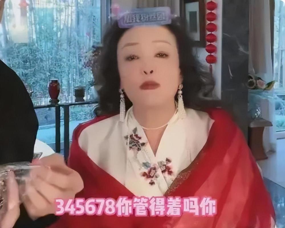 "汪小菲与妻子巡店秀甜蜜恩爱，网友盛赞其爱情甜蜜程度令人惊叹"