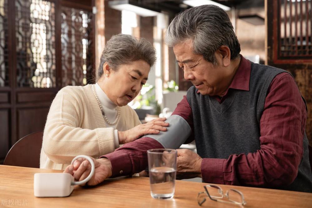 "重要警告：对于高血压患者，低压过低可能会带来严重后果。如何应对？"