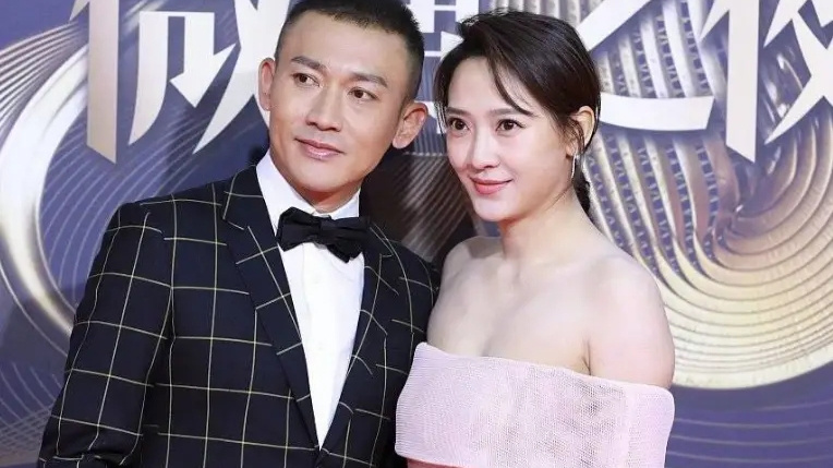 "聂远因大男子主义被热议：每个月给妻子300万，网友：为何皇帝也能演绎出色？"