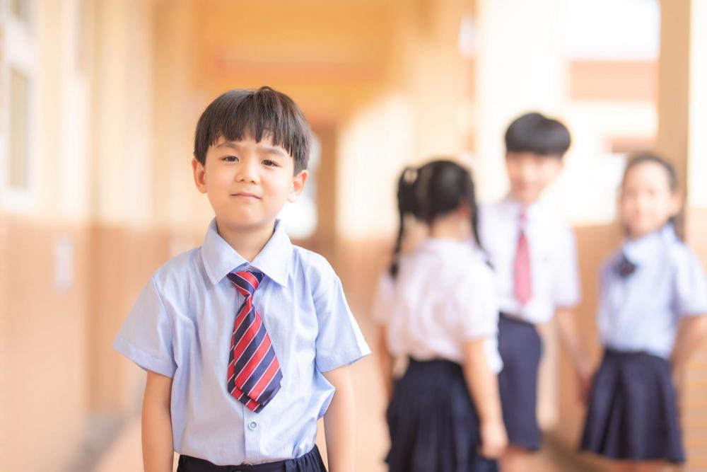 "学会适应性思考：培养孩子的成长型思维方式 - 了解如何有效应对小学生活中的挑战"