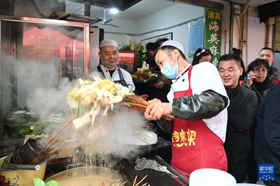 "清明节赏花游小城游：新的消费活力绽放，春天的旅游季再启航"