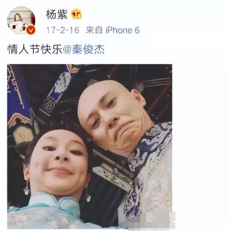 "网红分手、情侣绯闻曝光：哪个男星最受质疑？"

这个标题突出了事件的关键因素，包括两个主要的男主角，秦俊杰和毛晓慧以及刘学义。它使用了问句形式，激发读者的好奇心，并且暗示了新闻的主要关注点是“网民认为”。最后，使用了一个具有吸引力的副标题来吸引读者的注意力。