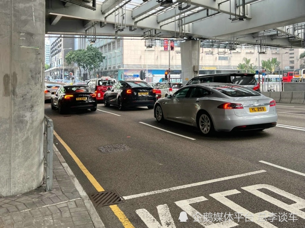 "周润发挑战传统汽车观念，转战电动车：奥迪Q7与他比拼，这次奥迪输了吗？"