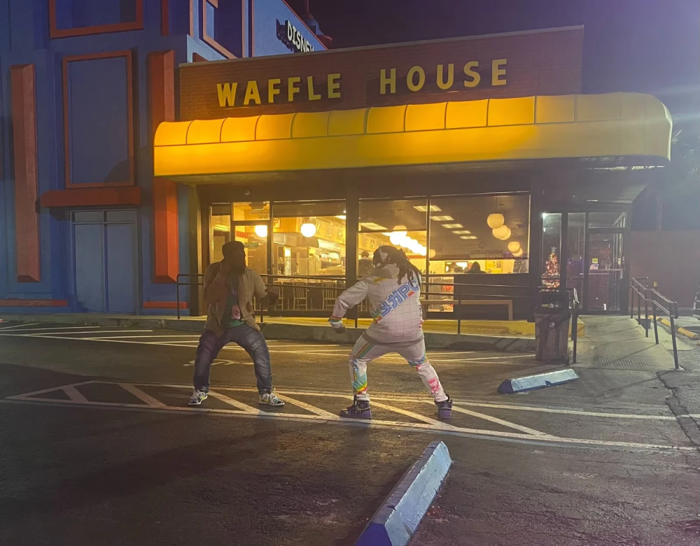 "《铁拳 8》监制详解为何如此受欢迎：网友热切期盼的‘Waffle House’究竟意味着什么？"