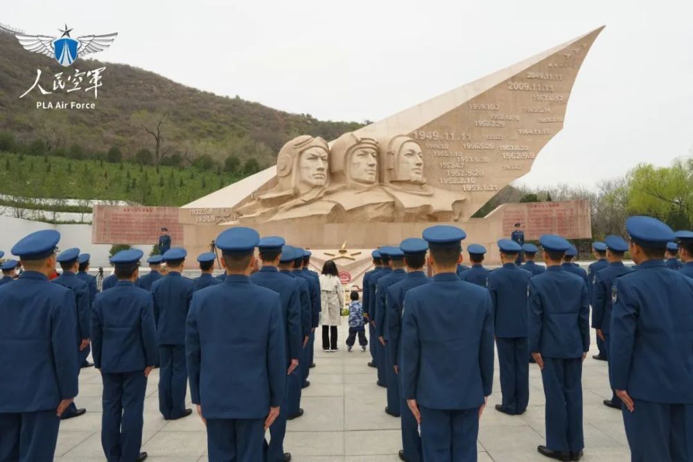 "空军红色地标巡礼”第二站：深入探秘空军飞行人员的英勇事迹——走进英烈墙"