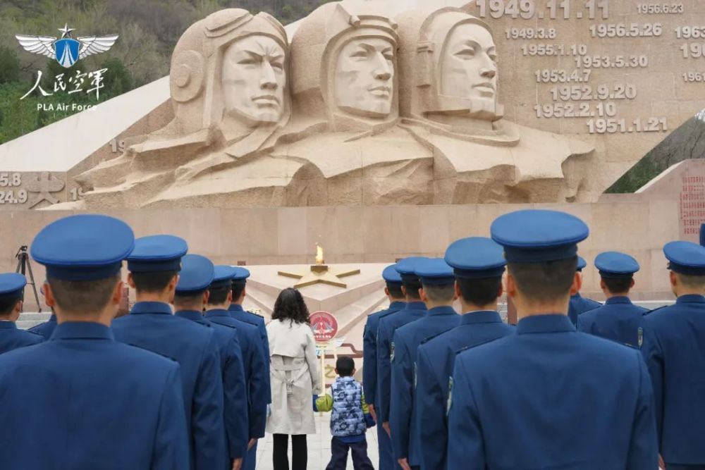 "空军红色地标巡礼”第二站：深入探秘空军飞行人员的英勇事迹——走进英烈墙"