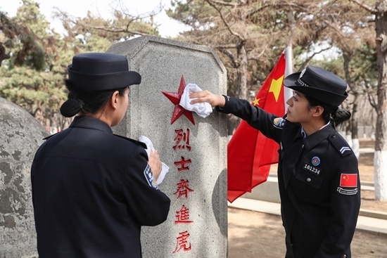 "春光里的思乡情——致敬革命先烈，缅怀传统节日"