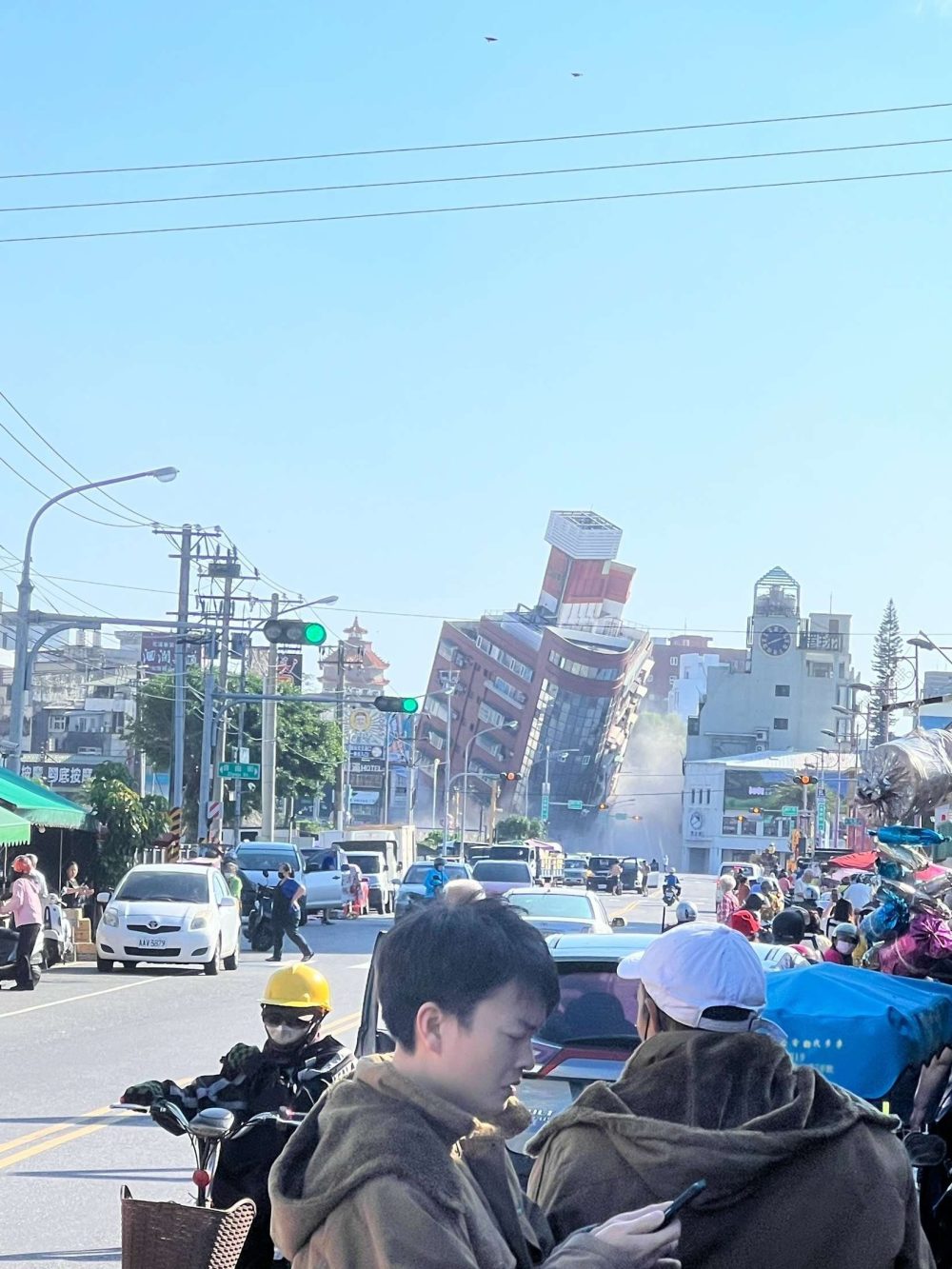 "台湾海域地震引发海啸，福建网友：频感头晕"