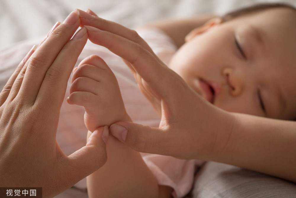 "理解并顺应婴儿肠道微生物的生物钟：昼夜节律与健康的关系"