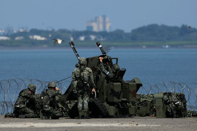 "台海、南海局势：拜登主动通话与中方三条原则传达稳定预期"