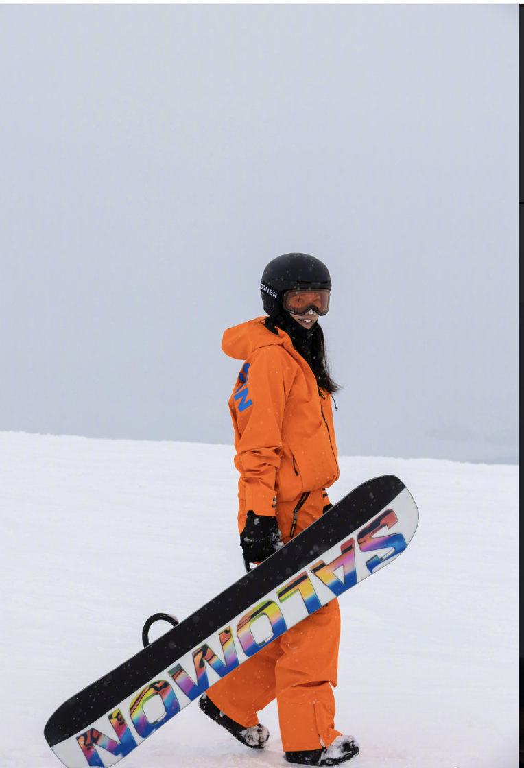 "打破年龄差距，维嘉雪场邂逅美丽传奇：51岁的李冰冰颠覆青春魅力"