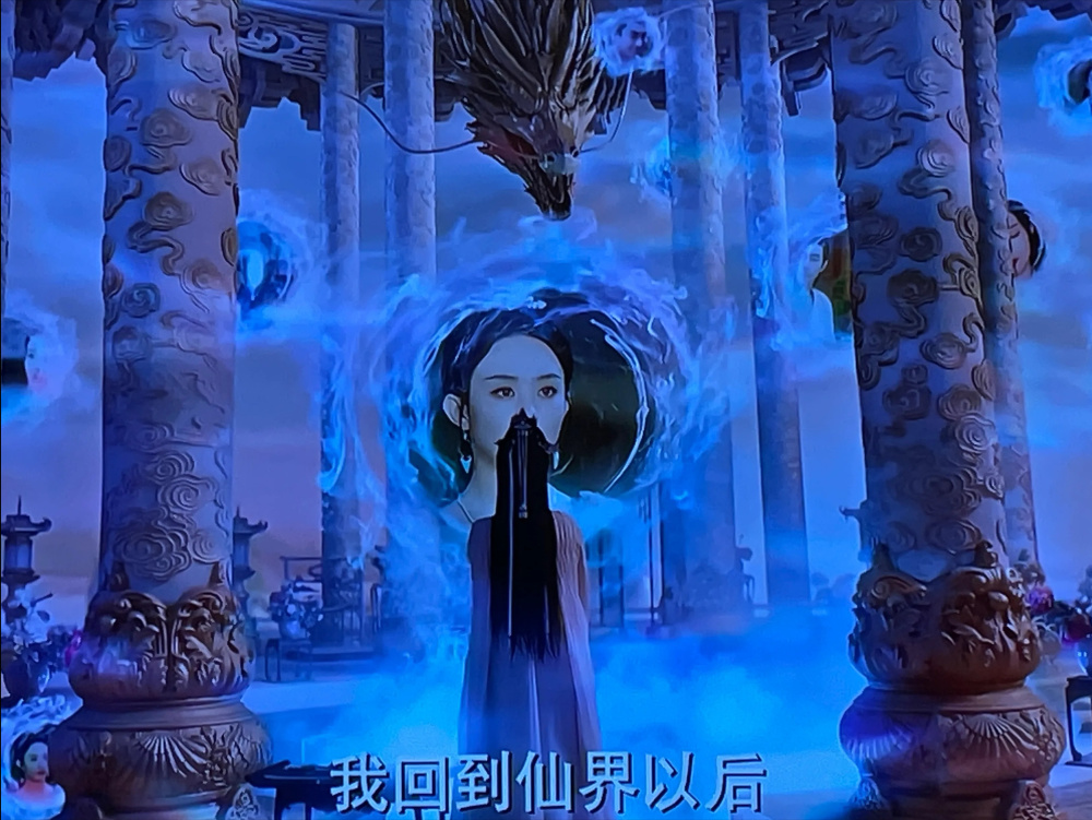 "一觉醒来，《与凤行》里的女神李嘉琦正在加班追剧，我突然明白了为什么选她做女主角的理由"