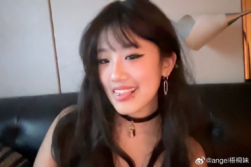 "梧桐妹：贾静雯18岁女儿近照显瘦，摘除鼻环焕发生机"