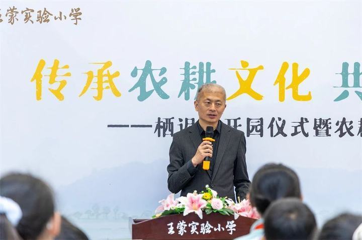 "王蒙及其栖迟园开创传统农耕文化：儿童劳动场景中的传统文化传承"