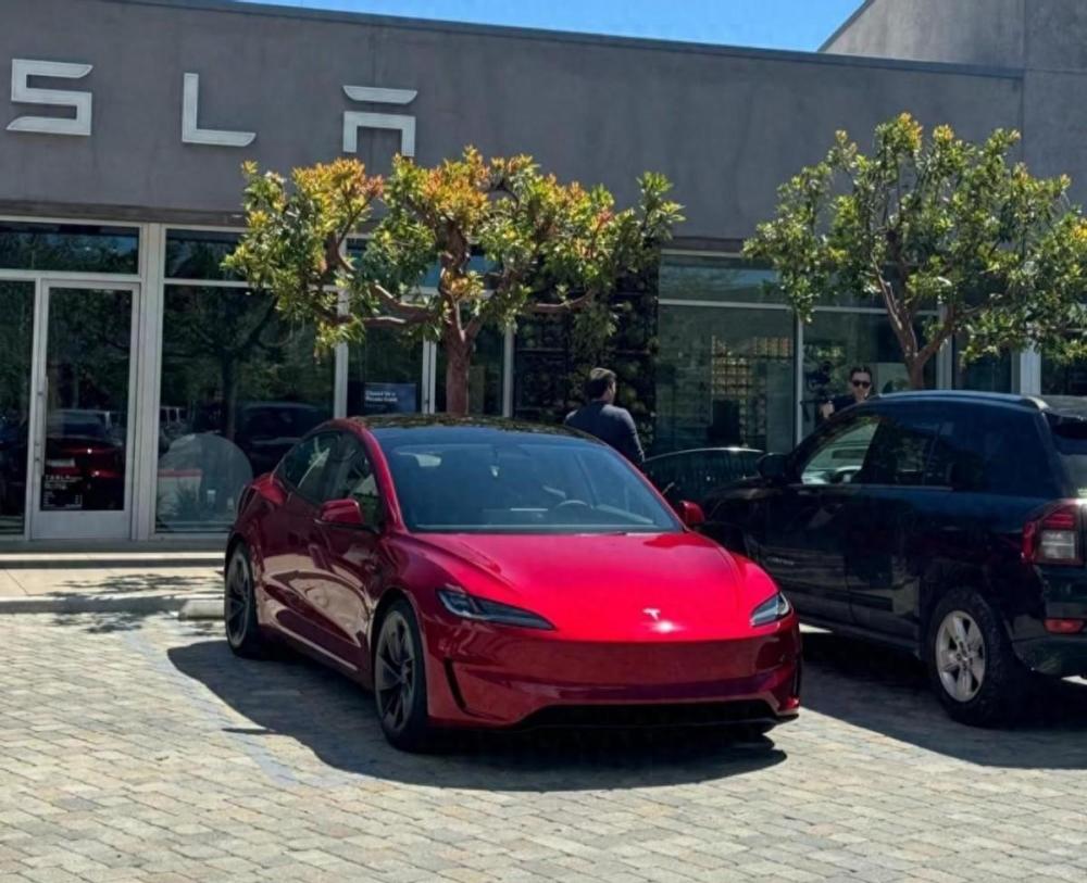 "Model 3高性能版曝光：突破百公里加速，颠覆性能与续航标准"