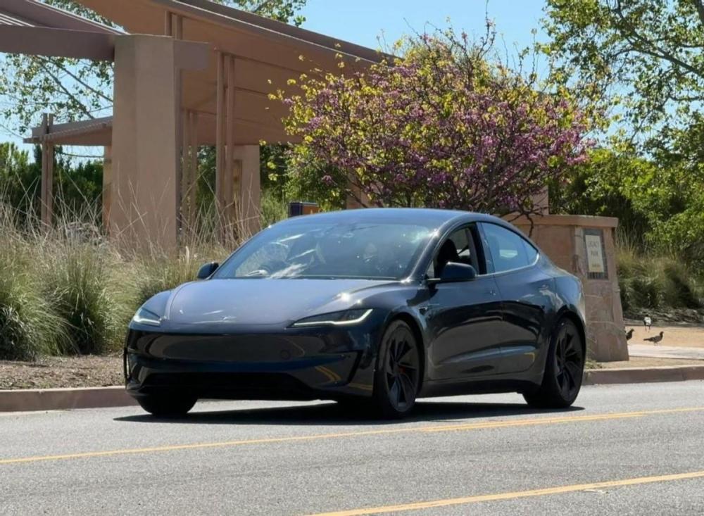 "Model 3高性能版曝光：突破百公里加速，颠覆性能与续航标准"