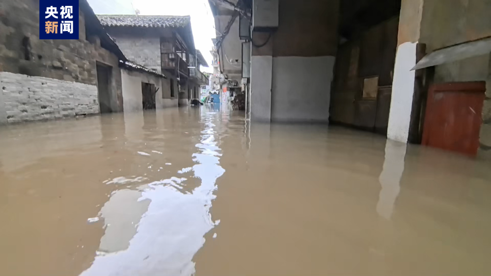 "江西遭大范围强降雨引发暴风雪，7死31万受困，初步估算经济损失超4亿"