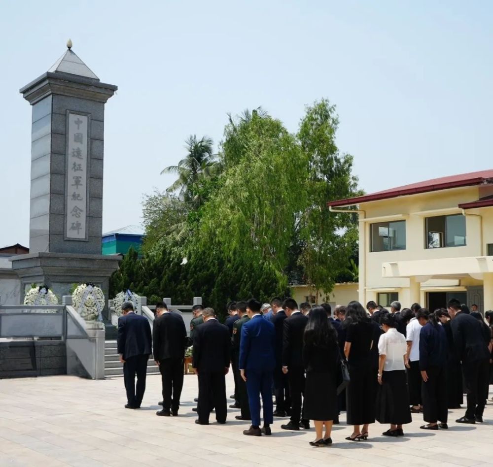 "缅华华裔热烈庆祝中国远征军阵亡将士祭扫，向英勇牺牲的先烈致敬"