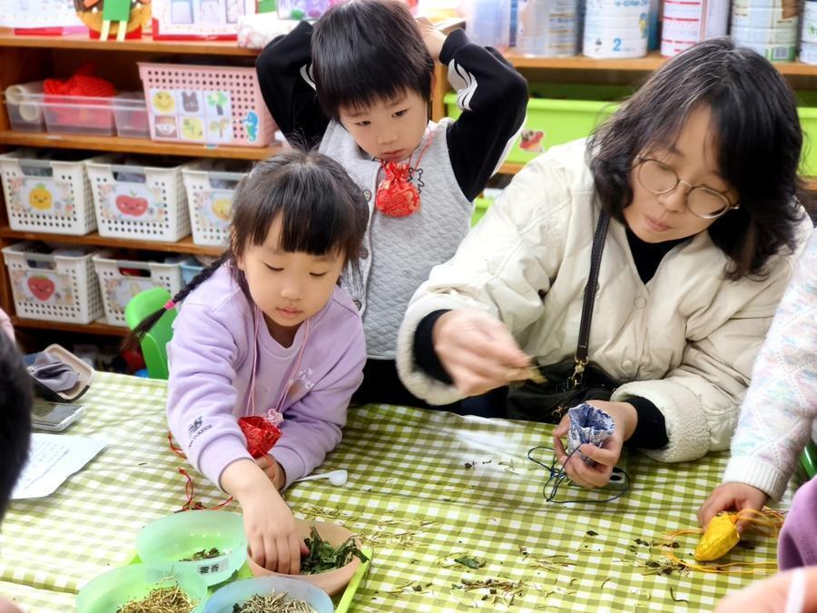 "陪伴春光，携手共舞——太湖路幼儿园家长开放日及‘春暖花开话清明’共育活动"