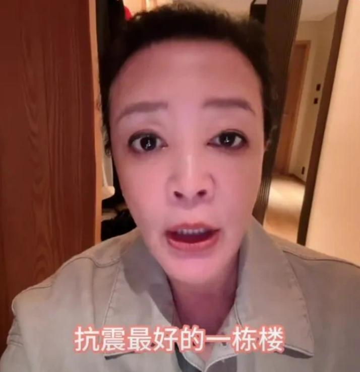 "汪小菲遭遇重大变故：面对父亲的深情厚意与母亲的期望，他选择了用语言表达自己的痛苦和无奈"