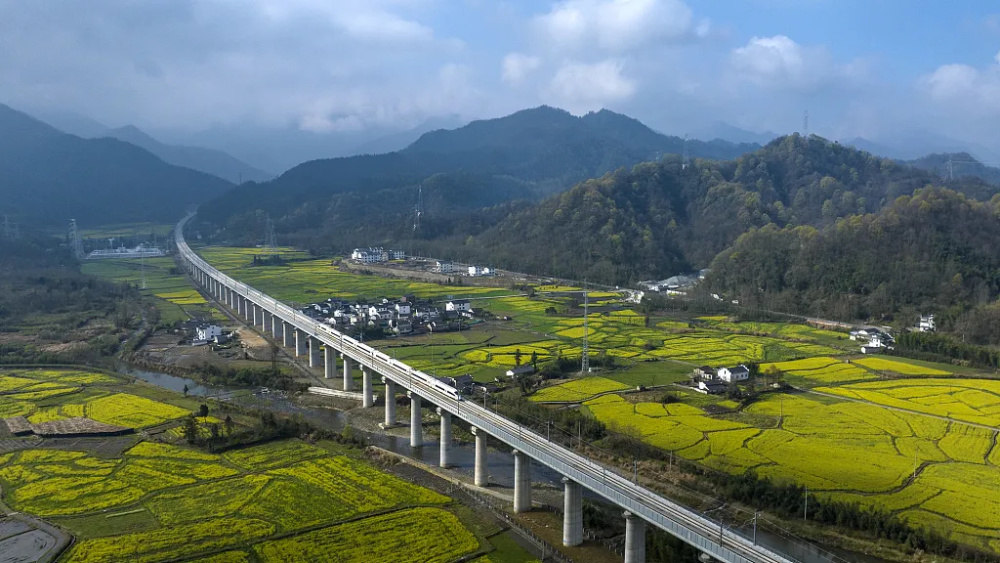 "升级版：这条高铁黄金旅游线路已成势！赶快规划你的出行路线吧！"