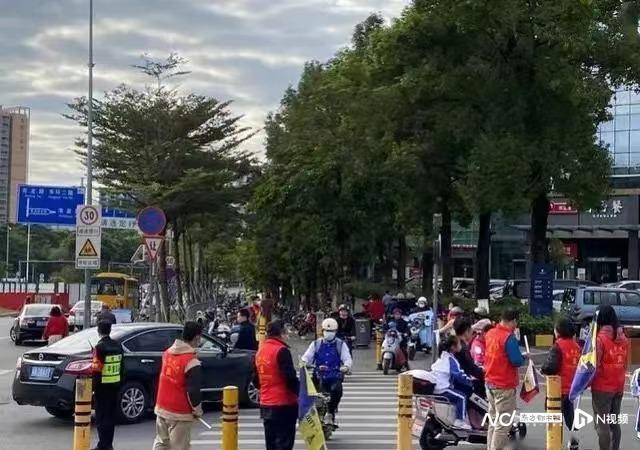 "全程参与，保障学生安全：让孩子在家门口就能安心学习的措施"