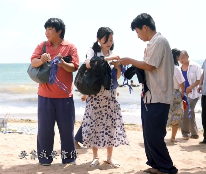 "《乘风踏浪》打破年代剧老套路：颠覆想象，展现出全新的力量——乔杉的“磕碜”魅力"