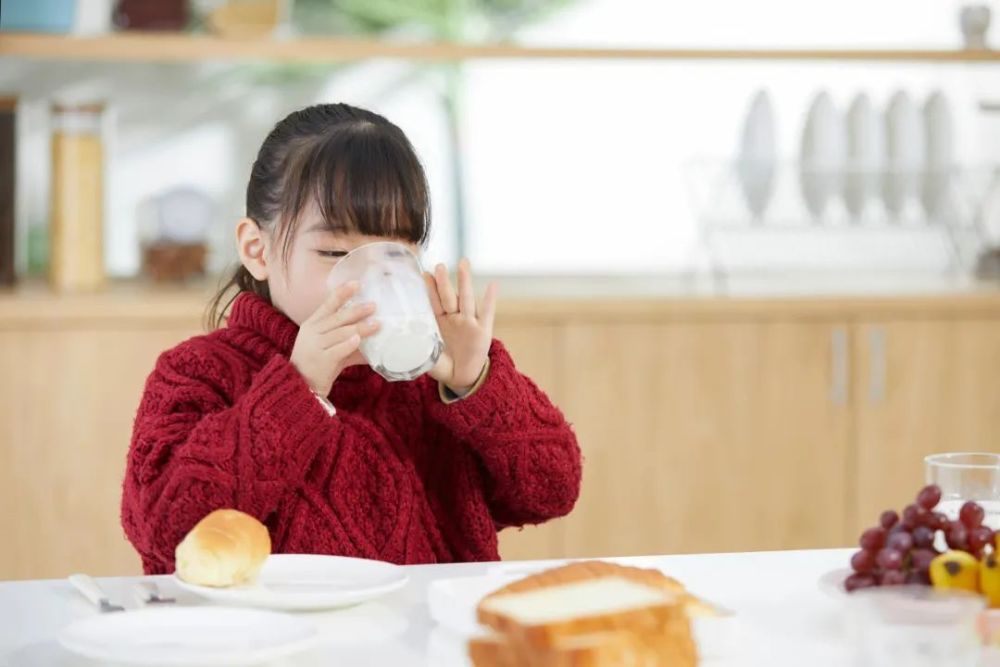 "挑选牛奶的秘诀：掌握这些关键点，让你吃得更健康！"