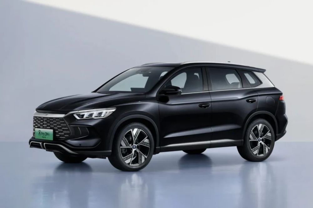 "史上最省油紧凑级SUV：油耗仅5.3L，终身免费基础保养！是你过日子的好帮手！"