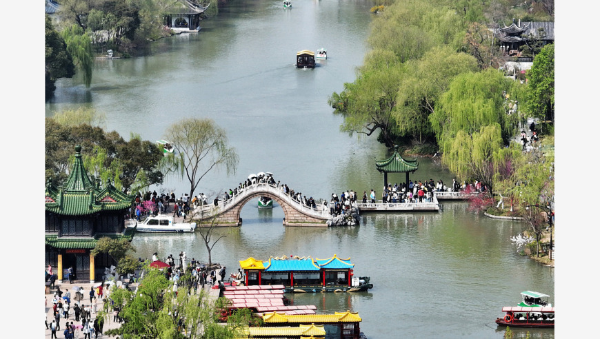 中国经济信心说：小机场推动大市场，小城市旅游迎来‘春天’

建议以下的修改：

1. 引擎驱动信心：小机场重塑经济格局，助力小城景区开启新篇章
2. 春天之源：小机场潜力无限，引领小城市的旅游业驶向春天
3. 中国经济的信心之声：小机场与小城市的融合塑造未来旅游业新纪元
4. 小机场活力翻倍：挖掘市场潜力，小城市旅游步入春天