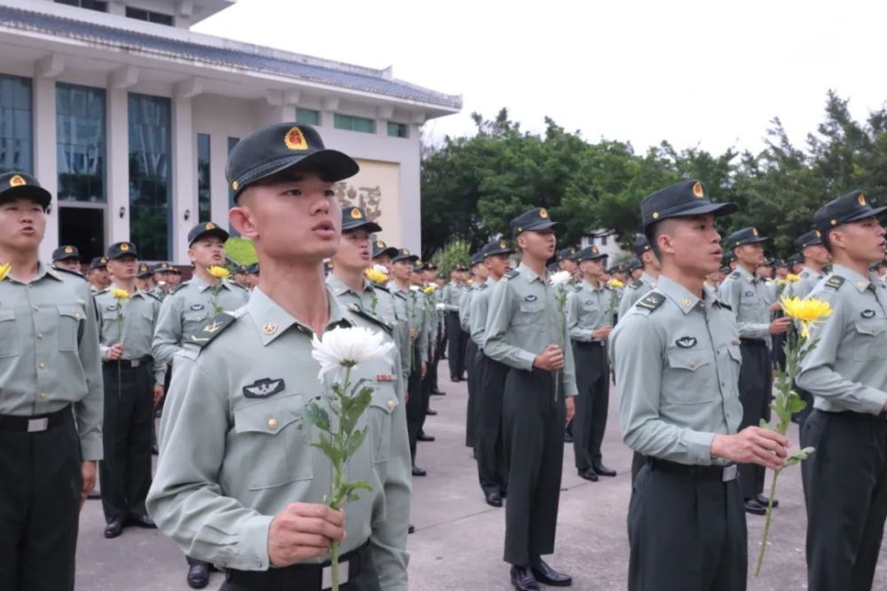 "他们的事迹如同山河，我们永远铭记"