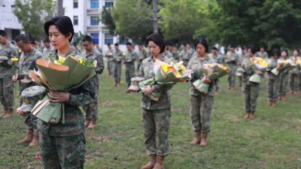 "他们的事迹如同山河，我们永远铭记"