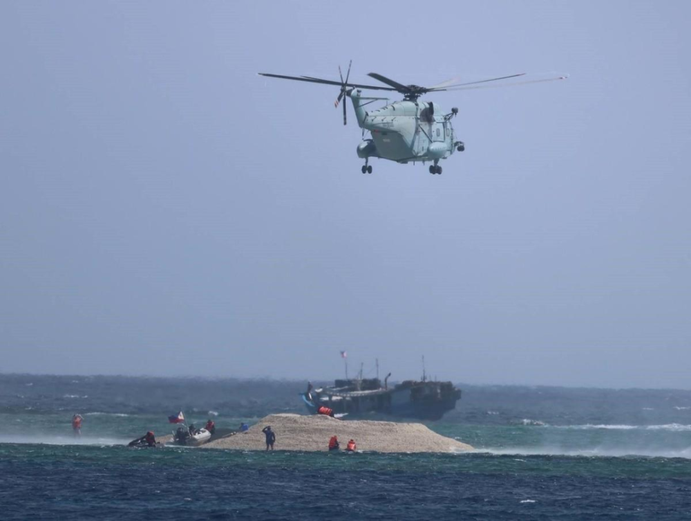 "中国加强南海警力：菲律宾船只频繁骚扰中业岛附近海域"