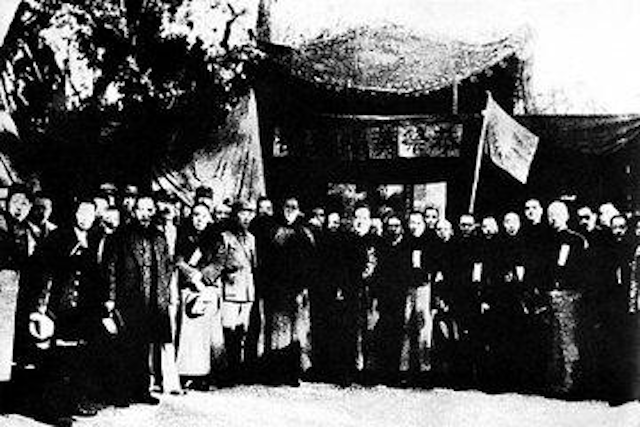 "1937年清明节，毛主席为何亲笔写下《祭黄帝陵文》？历史答案揭示中华民族精神的传承与弘扬"