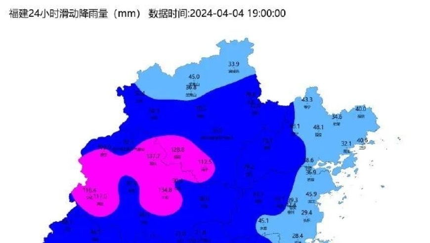 骤雨突至，两广福建遭受狂风暴雨冰雹袭击，华南提前入汛，北方干燥需做好准备！