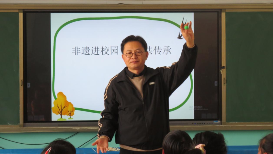 宁阳木偶戏与许氏面塑走进这所山区小学，让孩子们近距离接触和了解非物质文化遗产——非遗绝活