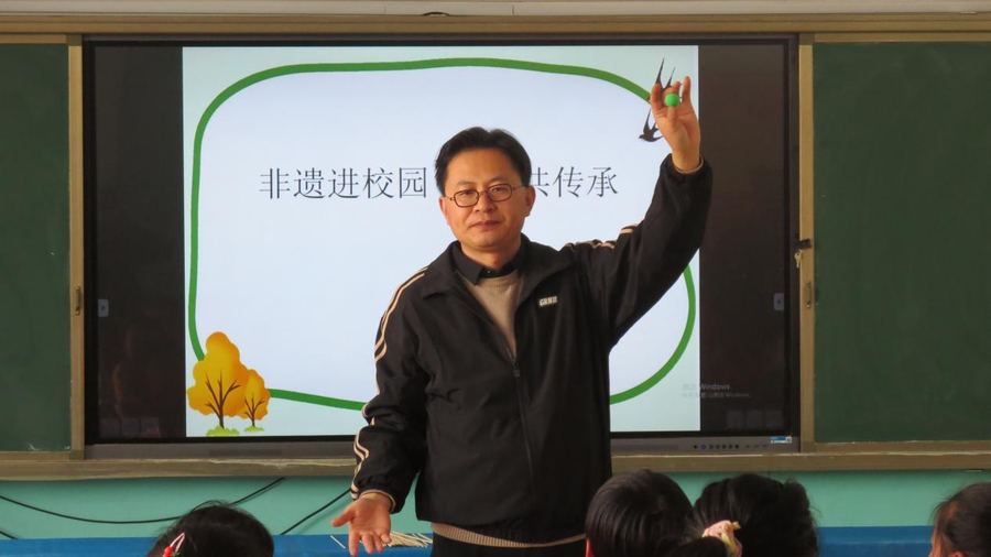 "宁阳木偶戏与许氏面塑走进这所山区小学，让孩子们近距离接触和了解非物质文化遗产——非遗绝活"