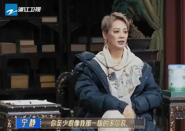 "吴镇宇与宁静的在线互动：向佐扮演多尔衮的尴尬时刻与宁静的彩虹屁照顾!"