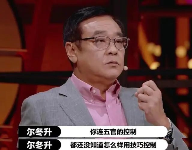 "吴镇宇与宁静的在线互动：向佐扮演多尔衮的尴尬时刻与宁静的彩虹屁照顾!"