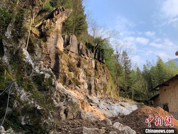 "湖北利川神奇的中国罕见生物礁灰岩石林：一探究竟"