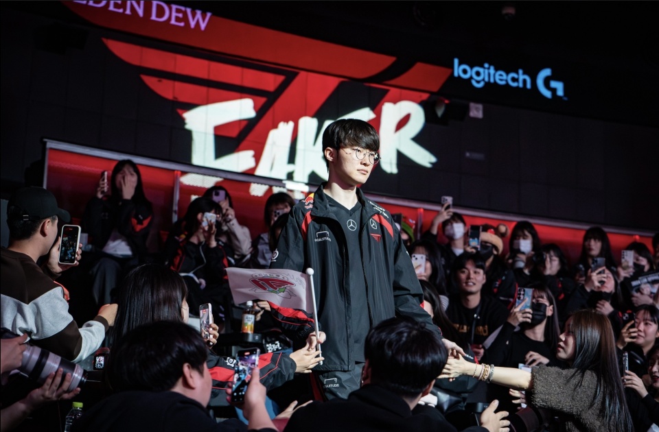 "服软！T1选手 Faker 向 HLE 致歉，为此前输比赛寻找借口"