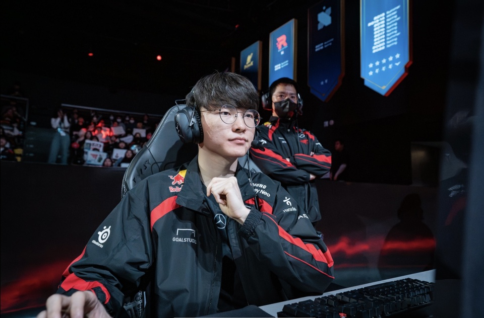 "服软！T1选手 Faker 向 HLE 致歉，为此前输比赛寻找借口"