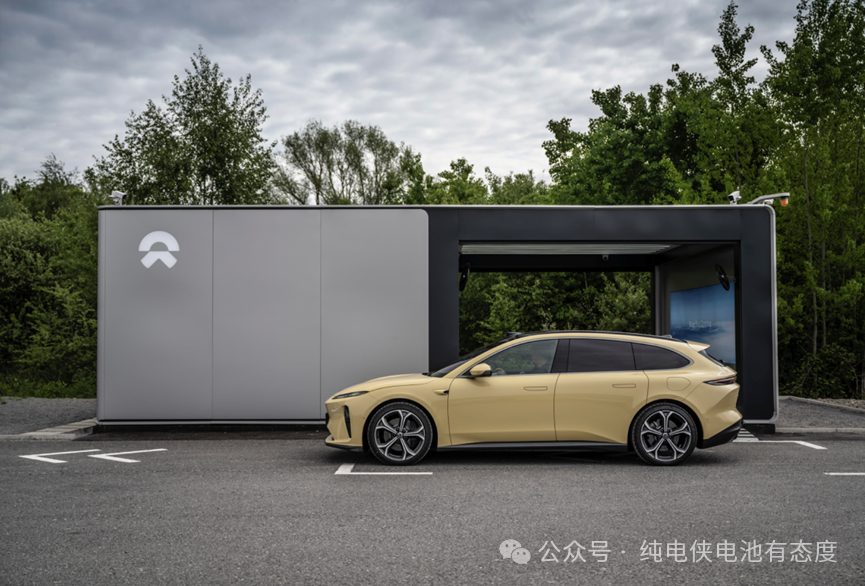 "蔚来：新式电池——容量达150kWh，续航超1055km！由内而外的升级：蔚来半固态电池包正式下线！"