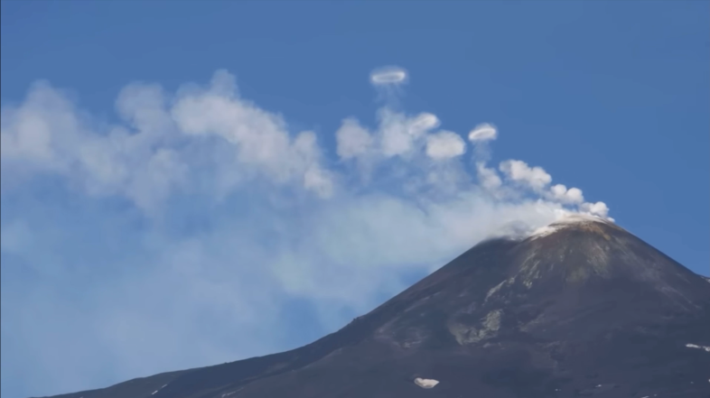 "揭秘欧洲最疯狂火山爆发：深入了解它的烟雾原理及历史价值"